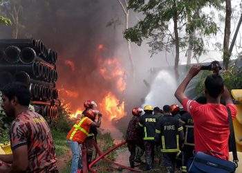 নারায়ণগগঞ্জে বিআইডব্লিউটিএ এর গেডাউনে বিশাল আগুন