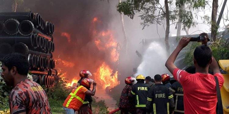 নারায়ণগগঞ্জে বিআইডব্লিউটিএ এর গেডাউনে বিশাল আগুন