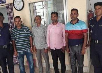 চার অস্ত্রধারী দুই দিনের রিমান্ডে ॥ দেলোয়ার পলাতক