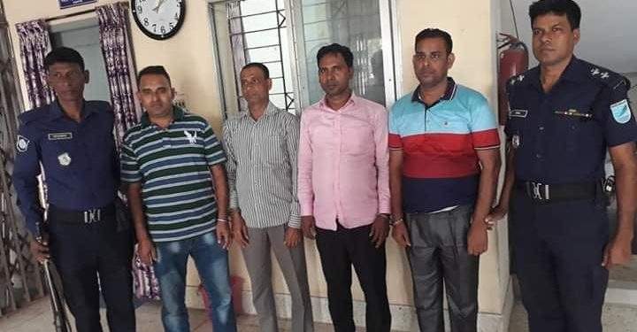 চার অস্ত্রধারী দুই দিনের রিমান্ডে ॥ দেলোয়ার পলাতক