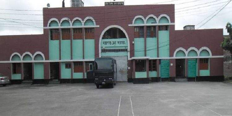 কারা কর্মকর্তা রানা গ্রেফতার হলেও নারায়ণগঞ্জ কারা কর্তৃপক্ষের টনক নড়েনি
