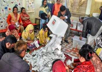 সহিংসতা-বর্জন-অভিযোগ-পাল্টা অভিযোগের পর চলছে ভোট গণনা