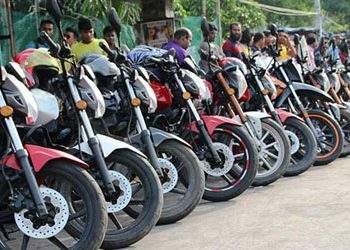 শেষ পর্যন্ত সাংবাদিকদের মোটর সাইকেলের অনুমতি