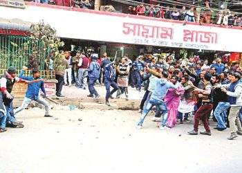 “ফুটপাতে মেয়রই মাইর খাইছে, আপনারা কারা !”