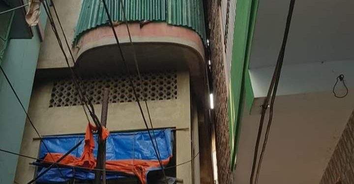 খানপুরে ৪ তলা ভবন হেলে পড়া আতঙ্ক !