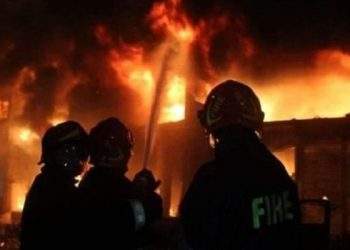 ফতুল্লায় আগুন, গার্মেন্টসকর্মী সম্পাসহ ২০ ঘর পুড়ে ছাই