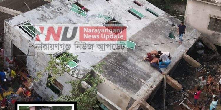 শহরের তাতীপাড়ায় চারতলা ভবন ধ্বসে স্কুল ছাত্র নিহত, আহত ১০/১৫