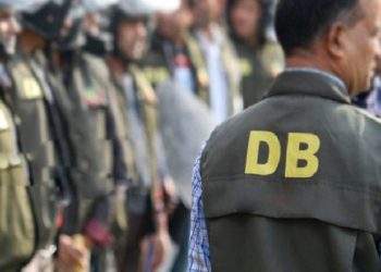 রূপগঞ্জে ডিবি পুলিশ পরিচয়ে ৩৯ লাখ টাকাসহ প্রাইভেটকার ছিনতাই