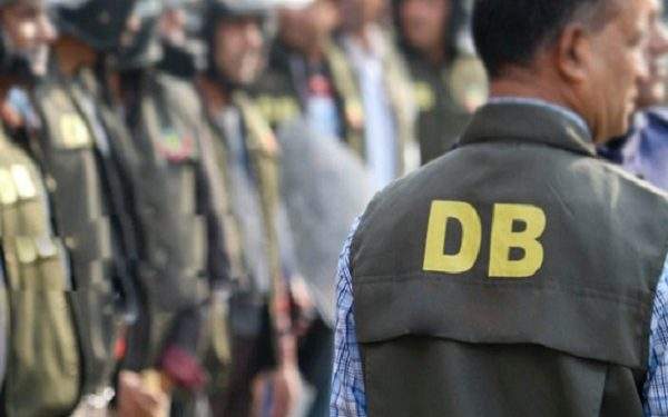 রূপগঞ্জে ডিবি পুলিশ পরিচয়ে ৩৯ লাখ টাকাসহ প্রাইভেটকার ছিনতাই