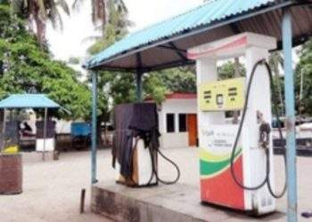 ১০ লিটার তেলে চুরি এক লিটার !