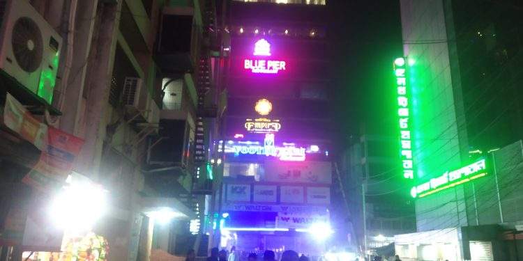 টক অব দ্যা টাউন : মিলাদের পর মদ-বিয়ারে অতিথিদের আপ্যায়ন