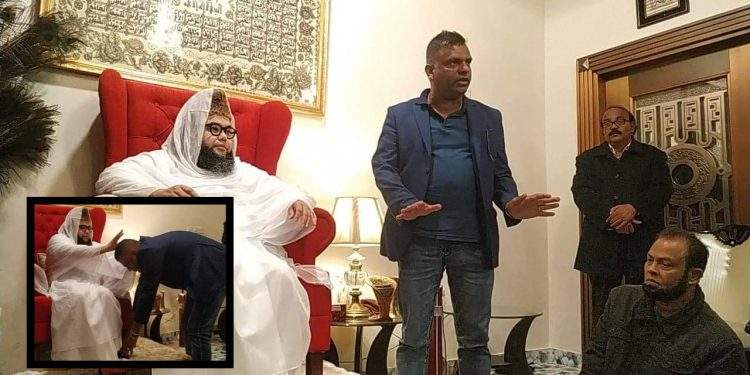 রহস্যজনক কারণে পীরের সাথে সমাঝোতায় সর্বত্র সমালোচনা !