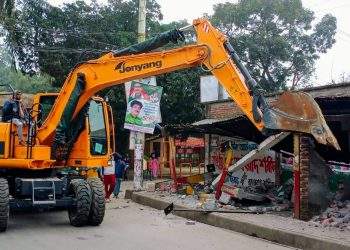 গুড়িয়ে দেয়া হলো সোনারগাঁও টাইগার ক্লাবসহ অবৈধ স্থাপনা