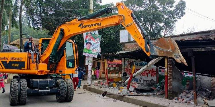 গুড়িয়ে দেয়া হলো সোনারগাঁও টাইগার ক্লাবসহ অবৈধ স্থাপনা