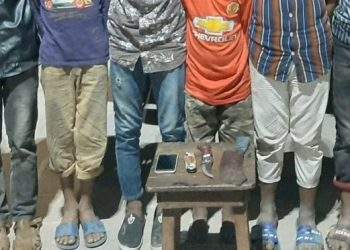 সিদ্ধিরগঞ্জে অস্ত্রসহ কিশোর গ্যাংয়ের ৬ সদস্য গ্রেফতার