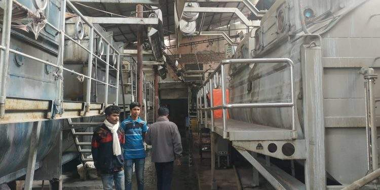 ইটিপি প্লান ছাড়াই চলছে ফতুল্লা পোস্ট অফিস রোডের দীপ্তি ডাইং !