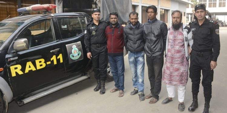 ইউপি সদস্যসহ ব্যাংক জালিয়াতির চার হোতা গ্রেফতার