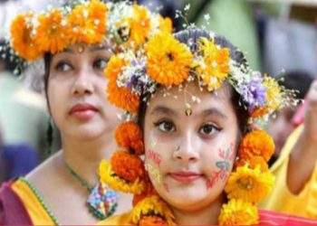 ফুল ফুটুক আর না ফুটুক, আজ বসন্ত