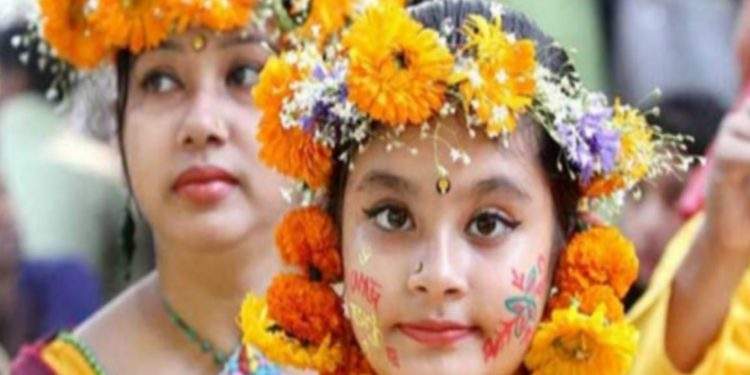 ফুল ফুটুক আর না ফুটুক, আজ বসন্ত