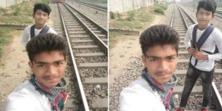 সেলফি তুলতে গিয়ে ট্রেনের ধাক্কায় স্কুলছাত্রের মৃত্যু