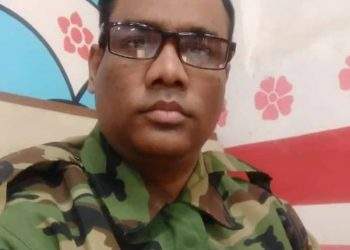 ফতুল্লা শিল্পাঞ্চল দাবড়িয়ে বেড়াচ্ছে বহুরূপি কে এই সোর্স মনির ?