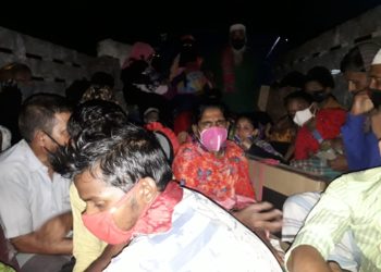 ফতুল্লায় গভীর রাতে পলায়নকালে আটক অর্ধশতাধিক !