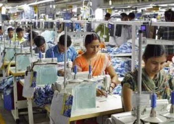 রোববার খুলবে পোশাক কারখানা