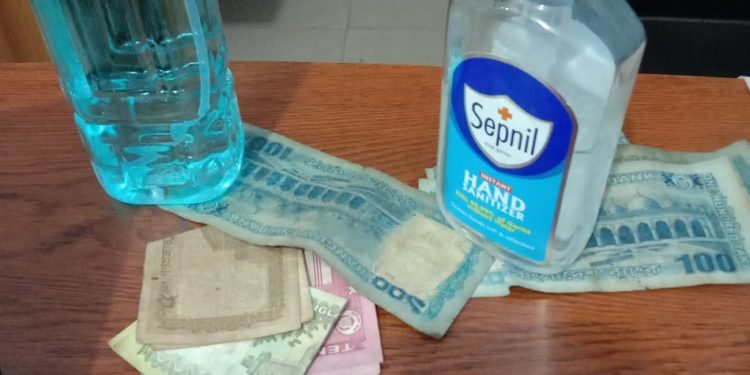 টাকার মাধ্যমে করোনা ভাইরাস ছড়ানোর সম্ভাবনা কতটা, কী করবেন ?