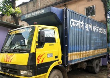 পণ্যবাহী ভ্যানে নারায়ণগঞ্জ থেকে সিলেটে এলেন ৪৫ জন !