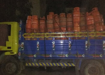 আড়াইহাজারে গ্যাসের সিলিন্ডারসহ ট্রাক চুরি