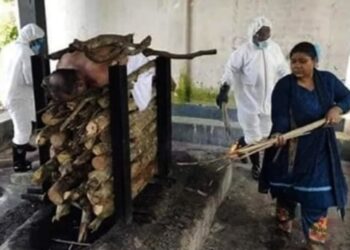 না.গঞ্জে ফকিরা গ্রুপে আক্রান্ত ‘স্বামীর লাশ দাহ করার কষ্ট…!’