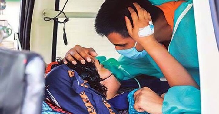 নারায়ণগঞ্জে করোনাকালে অনন্য ভালোবাসা ভাইরাল