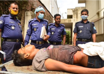 ফতুল্লায় মাকে বাঁচাতে গিয়ে বাবার ছুরিকাঘাতে প্রাণ দিল ছেলে