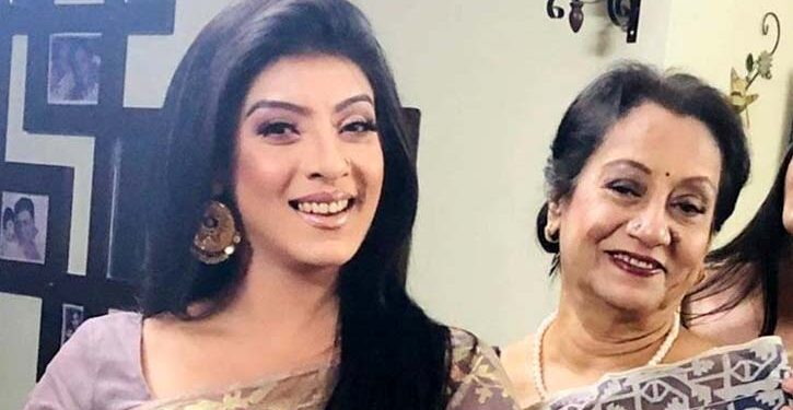 মা হারালেন অভিনেত্রী মৌ