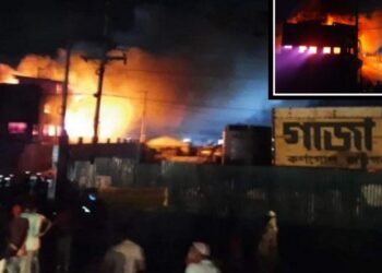 রূপগঞ্জে ফার্নিচার কারখানায় আগুন, নিয়ন্ত্রণে ১৫ ইউনিট