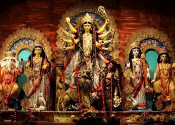 দুর্গা দেবী আসবে দোলায়, যাবে গজে