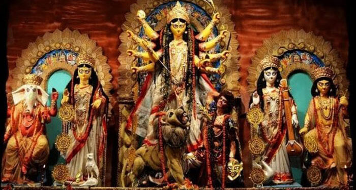 দুর্গা দেবী আসবে দোলায়, যাবে গজে