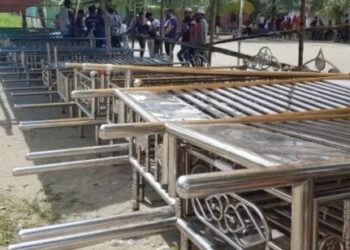 তল্লা মাঠে দীর্ঘ লাশের অপেক্ষায় খাটিয়ার সারি