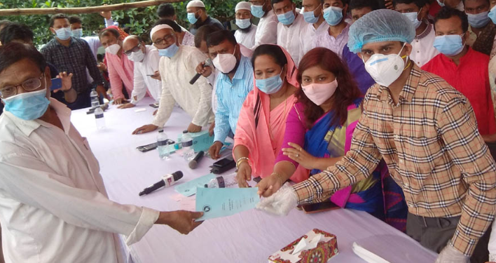 রূপগঞ্জে ১২৫০ জনকে ভাতা বিতরণ