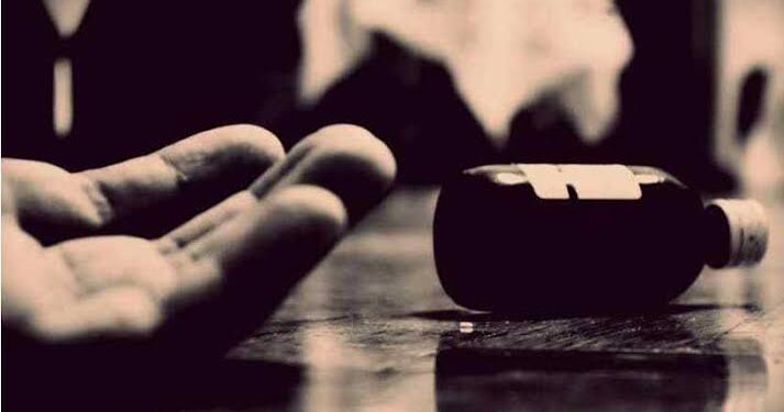 আড়াইহাজারে ভাইয়ের সাথে অভিমানে বোনের আত্মহত্যা