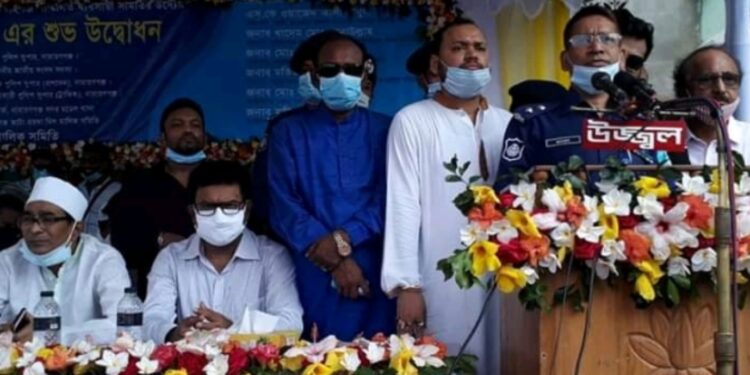 বিতর্কিতদের পাশে রেখে এসপি জায়েদুল শোনালেন ধর্মের বাণী !