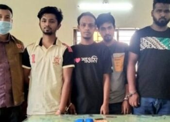 আমলাপাড়া থেকে ৪ মাদক কারবারী গ্রেফতার