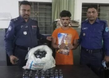 ফতুল্লায় ফেনসিডিলসহ গ্রেফতার