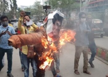 চাষাড়ায় এমপি খোকার কুশপুত্তলিকা দাহ