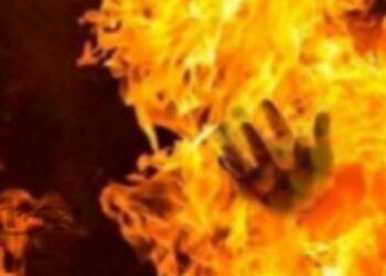 ফতুল্লায় আগুনে স্বামীর মৃত্যু, স্ত্রী কন্যা আশংকায়