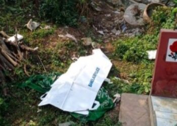 সিদ্ধিরগঞ্জে অজ্ঞাত যুবকের গলাকাটা লাশ উদ্ধার