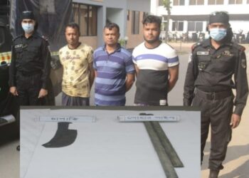 আড়াইহাজারে র‌্যাবের উপর হামলা, ফাঁকা গুলি, গ্রেপ্তার ৩