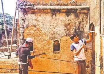 আদিরূপে ফিরছে পানাম নগর