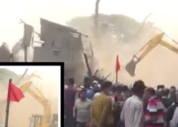 নারায়ণগঞ্জে রেলওয়ের অবৈধ অর্ধশতাধিক স্থাপনা উচ্ছেদ