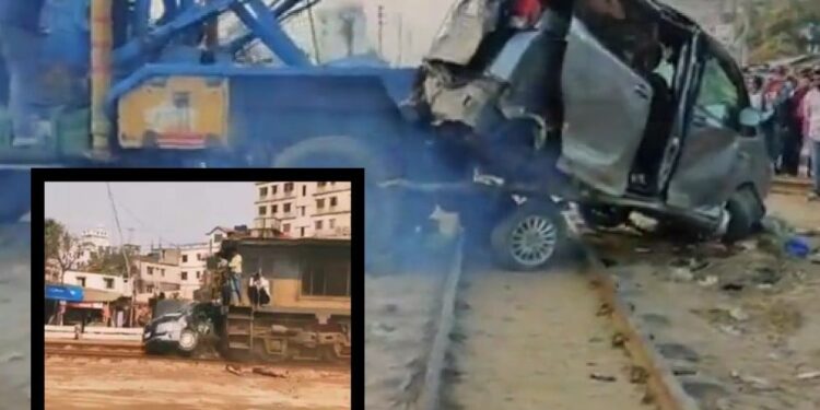 নারায়ণগঞ্জে ট্রেনের সাথে মাইক্রো সংঘর্ষ